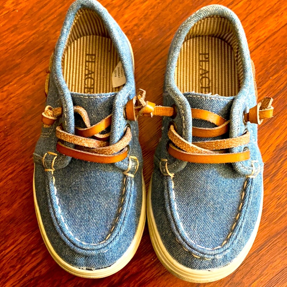 Boys boat shoes